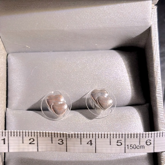 Juicy Couture Heart stud earrings - Picture 4 of 4